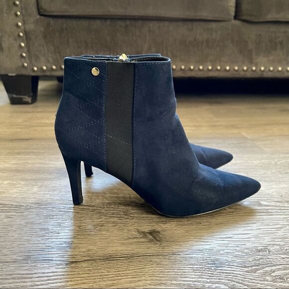 Calvin Klein Women's Bestie Faux Suede Pointed Toe Ankle Booties Size 8 - Picture 1 of 10